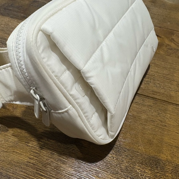 Lole Cream Belt Bag - Picture 5 of 9